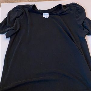 Cute black shirt !